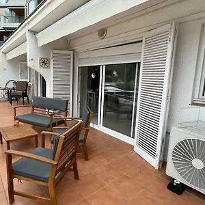 Precioso Moderno En Primera Linea Del Mar Appartement Roses